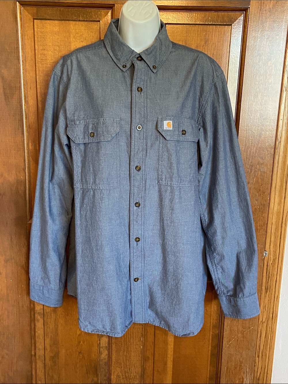 Carhartt Relaxed Fit Denim Blue Chambray Button Up Cotton Size Medium